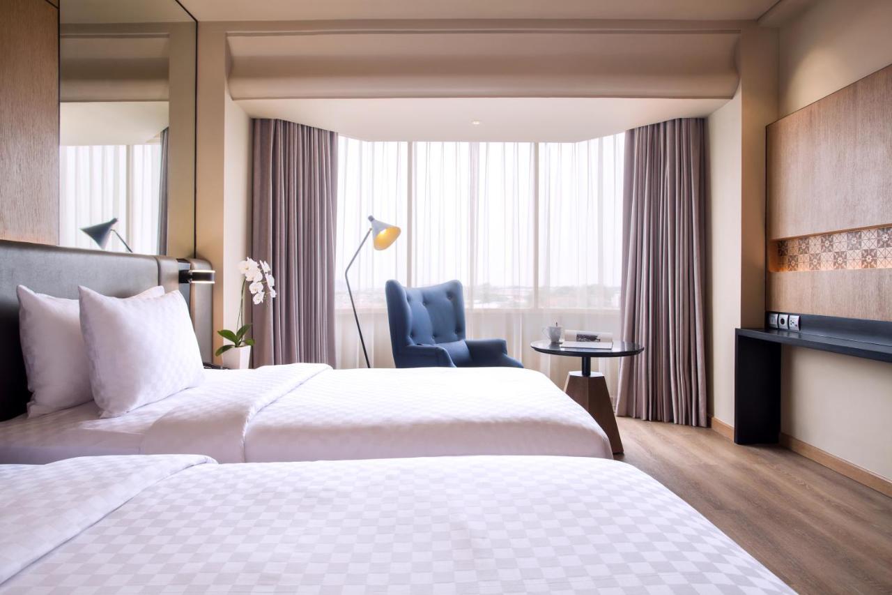 Mercure Jakarta Batavia Экстерьер фото