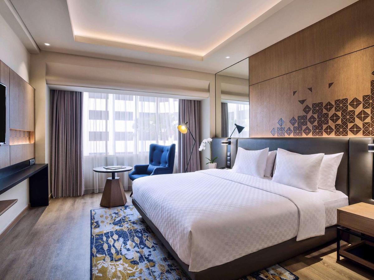 Mercure Jakarta Batavia Экстерьер фото