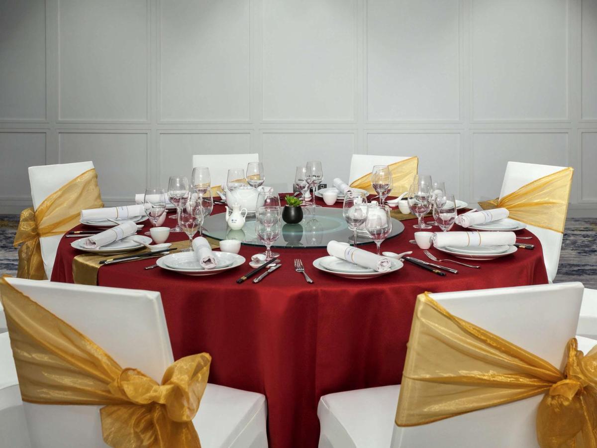 Mercure Jakarta Batavia Экстерьер фото