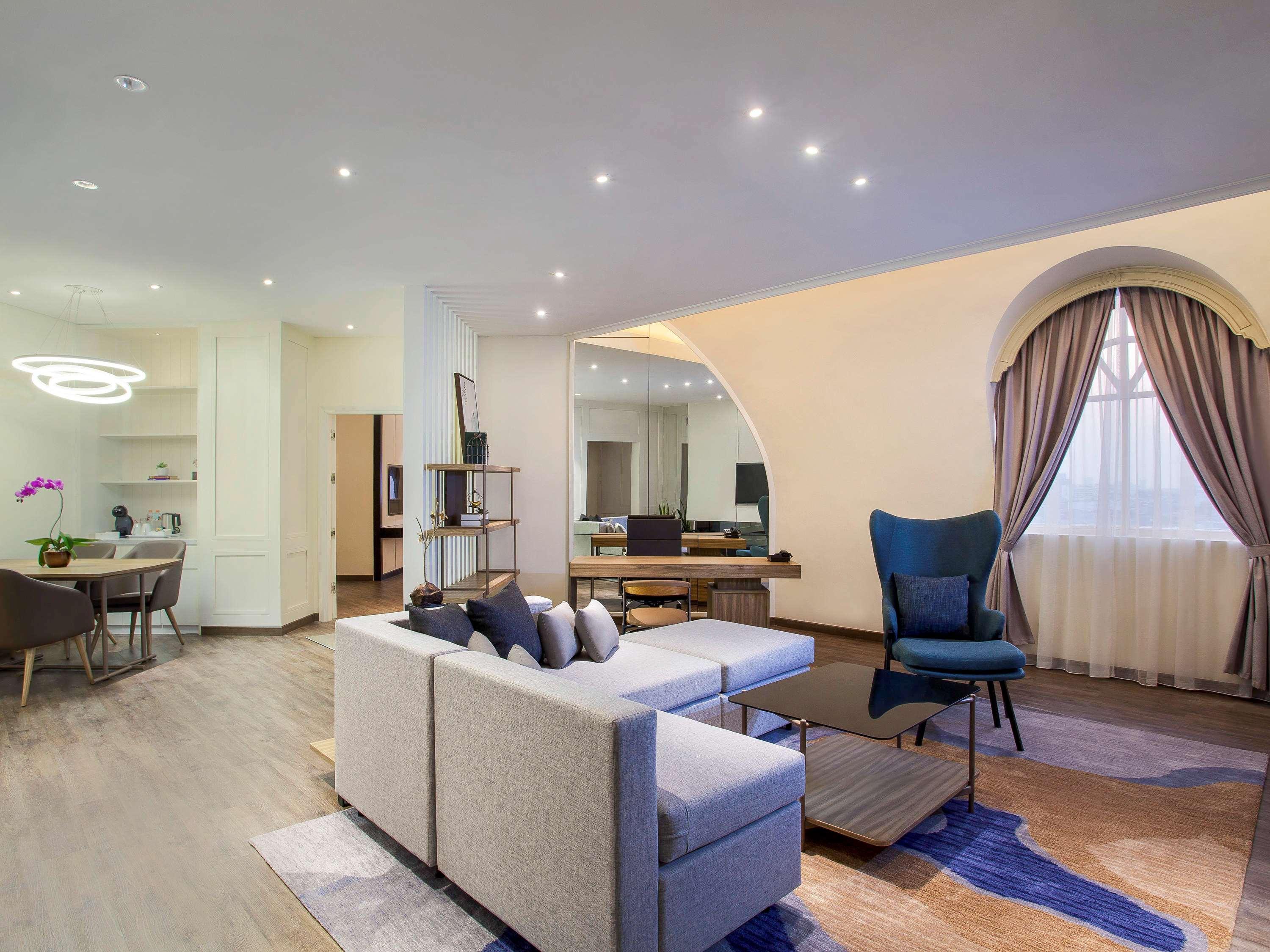 Mercure Jakarta Batavia Экстерьер фото