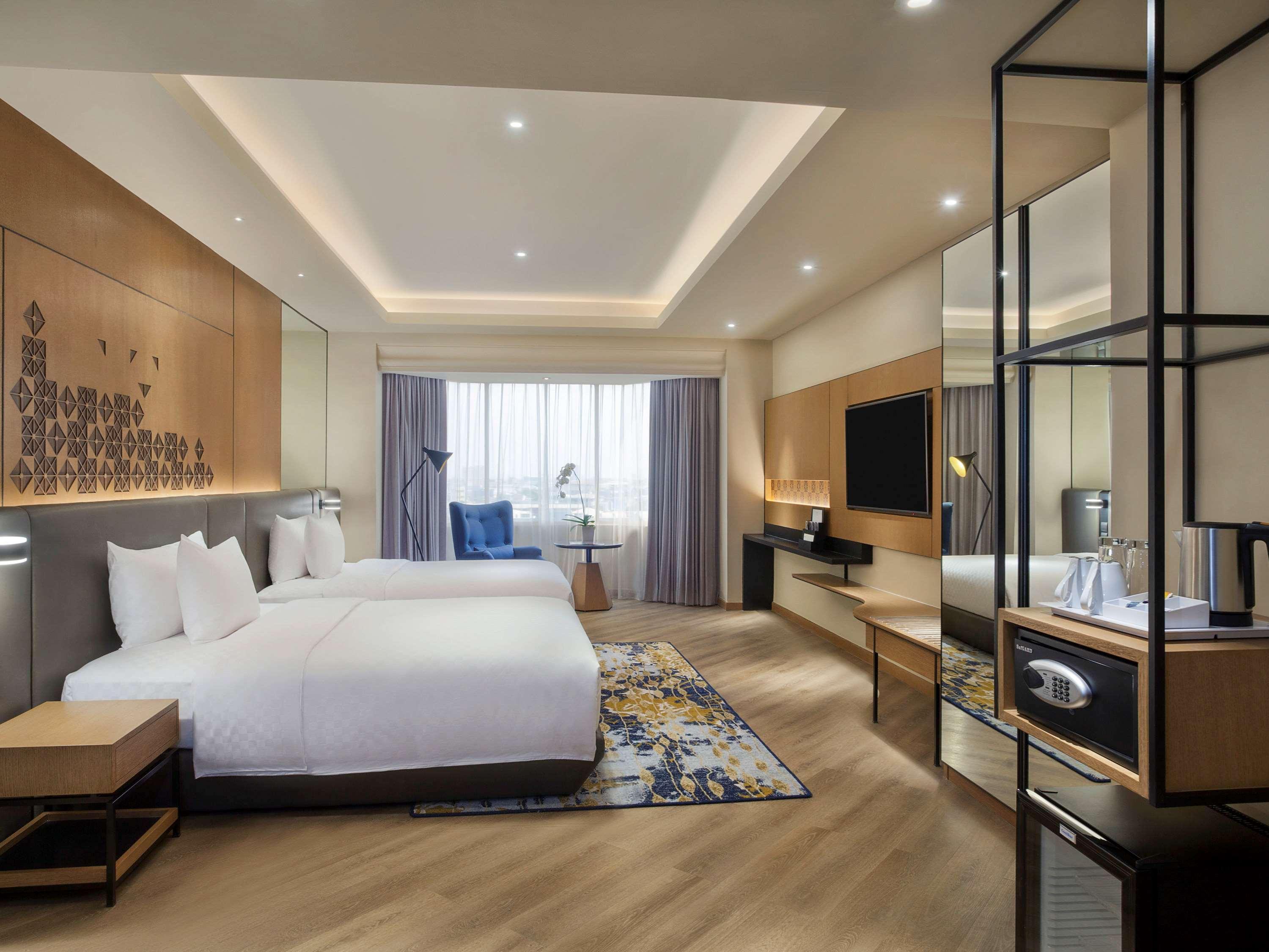Mercure Jakarta Batavia Экстерьер фото