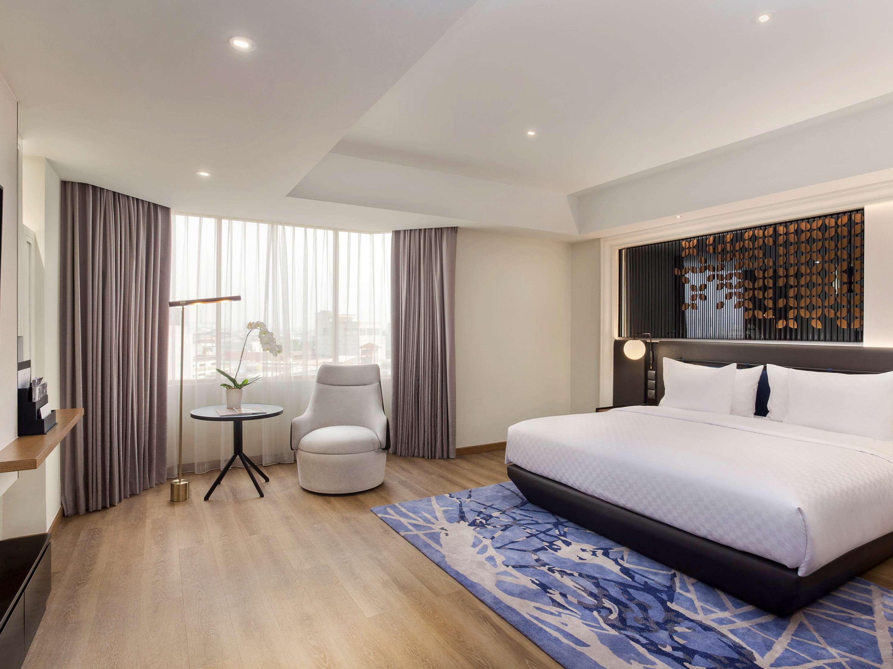 Mercure Jakarta Batavia Экстерьер фото