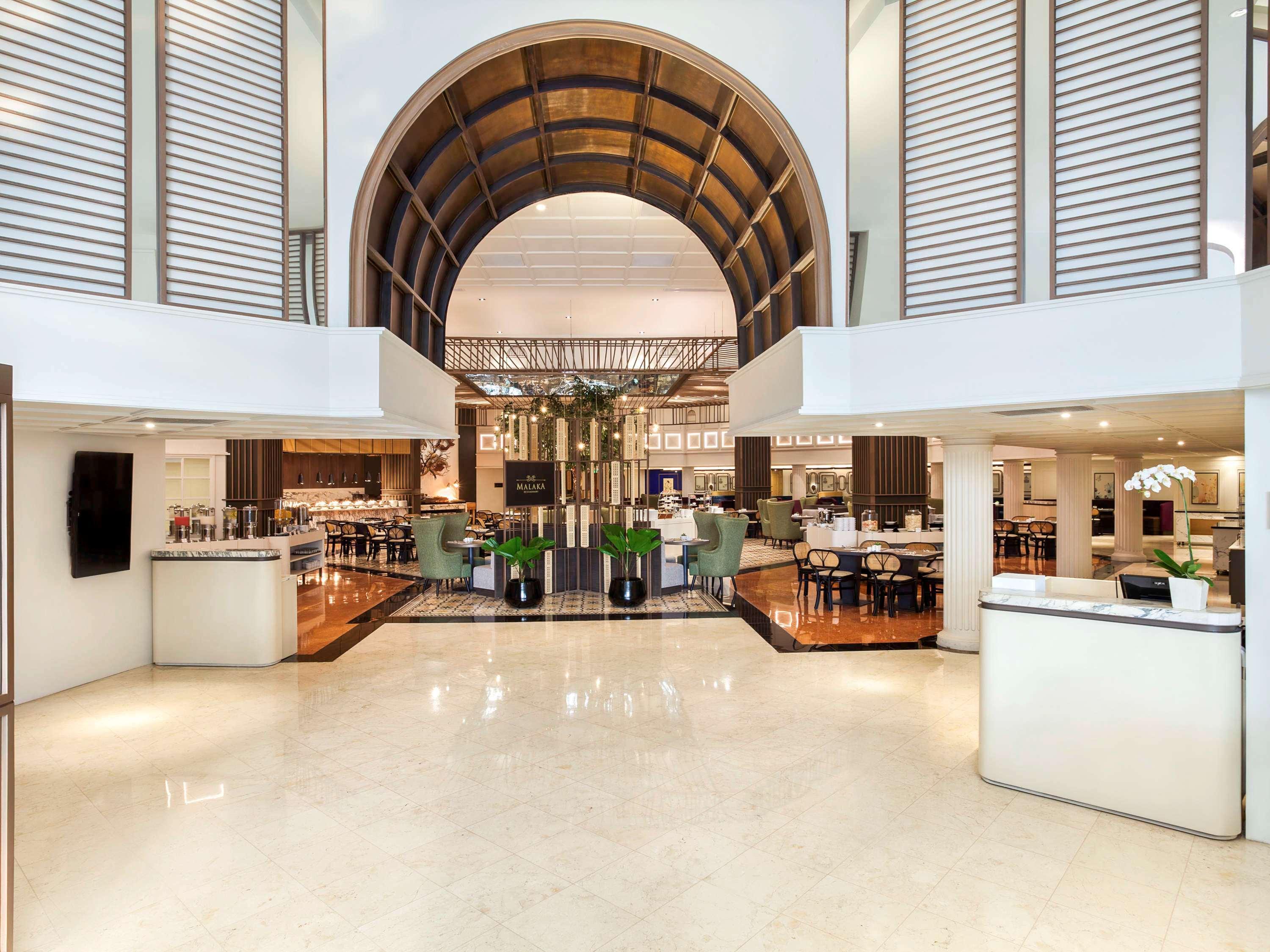 Mercure Jakarta Batavia Экстерьер фото
