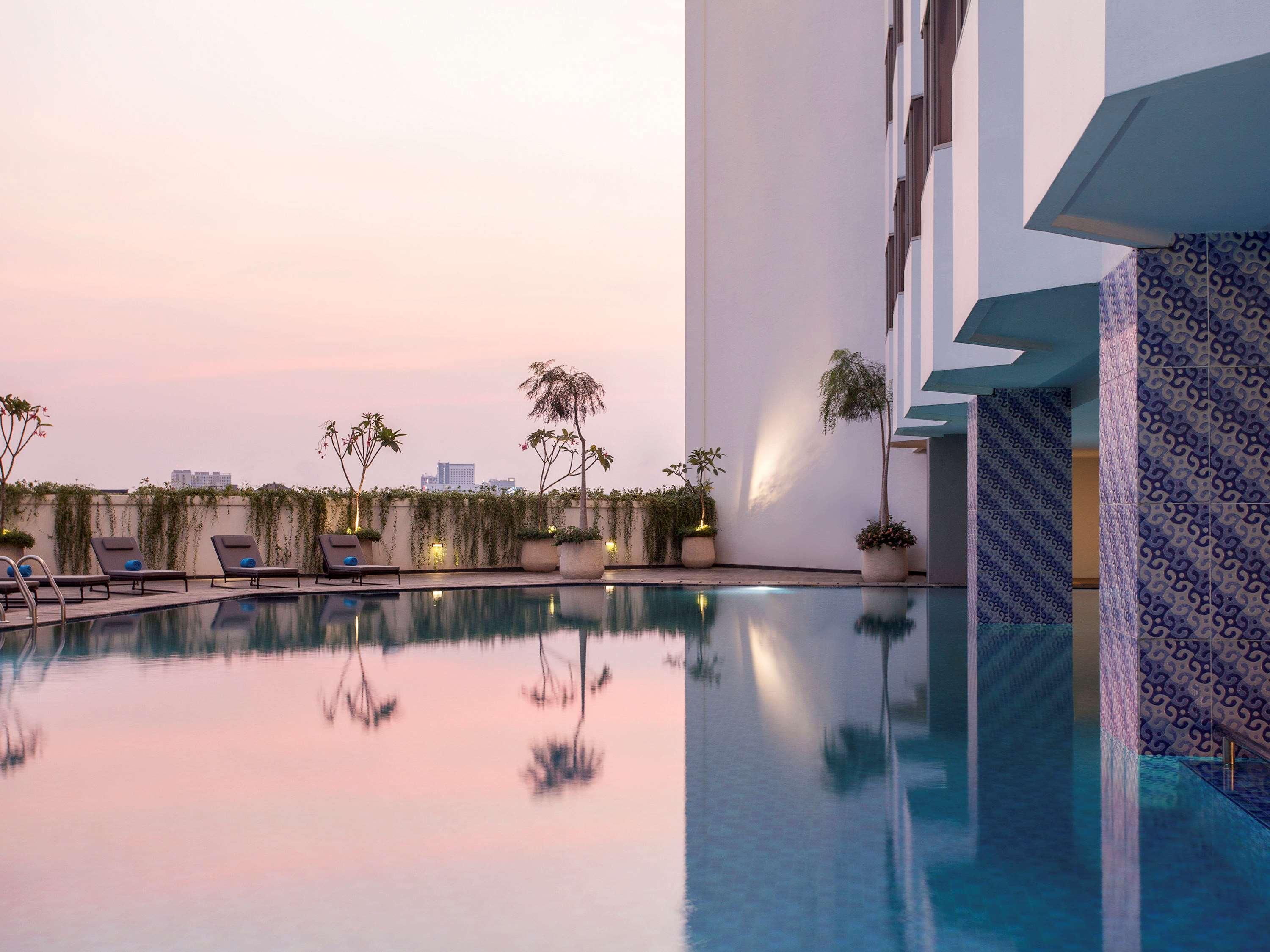 Mercure Jakarta Batavia Экстерьер фото