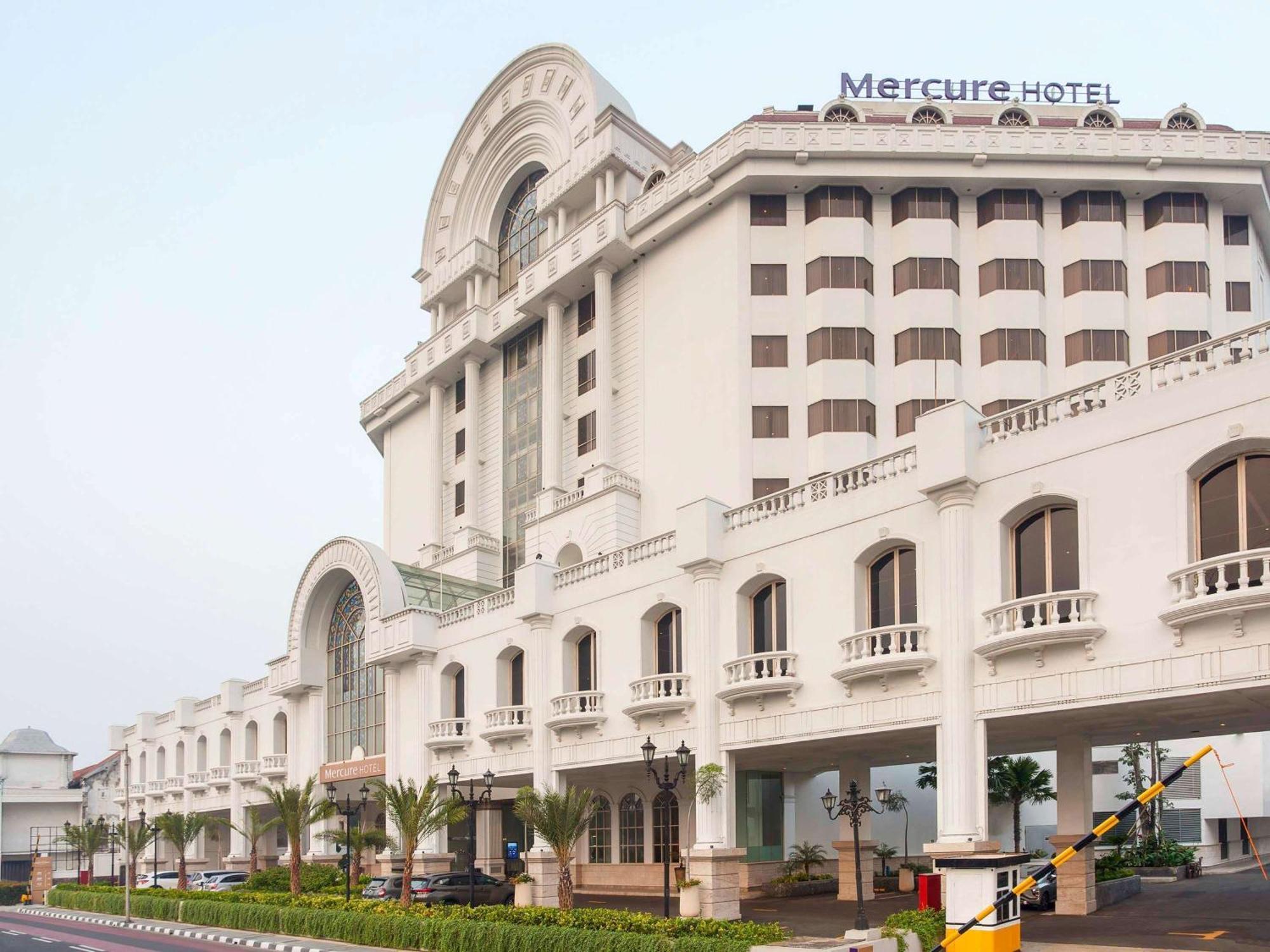 Mercure Jakarta Batavia Экстерьер фото
