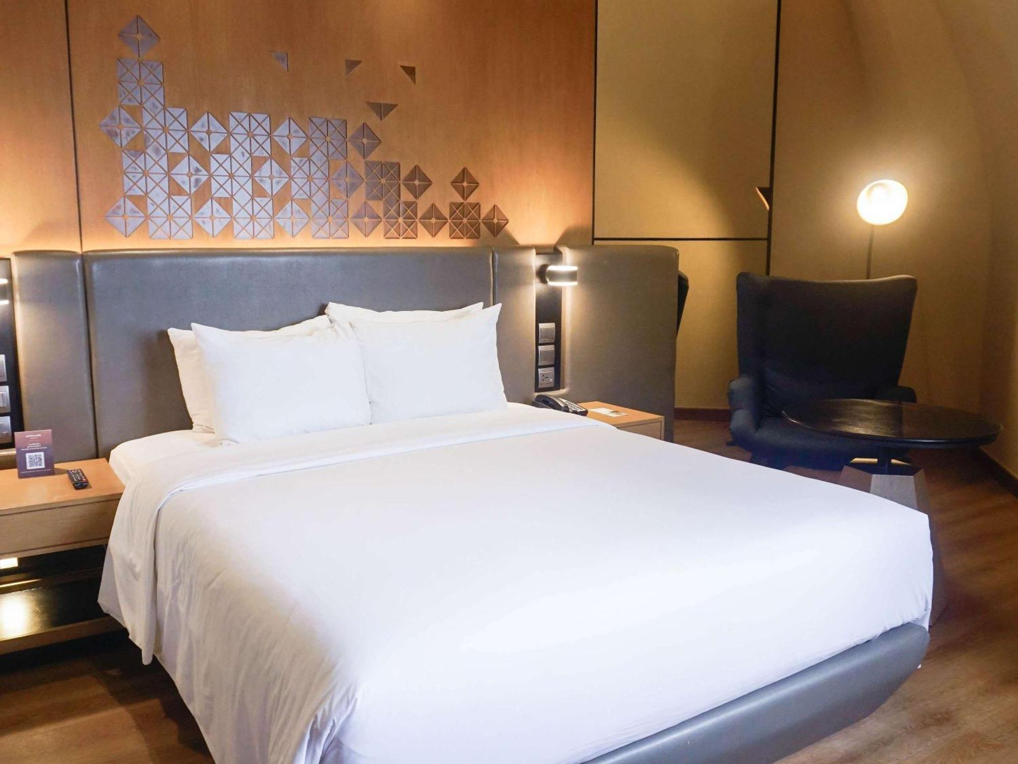 Mercure Jakarta Batavia Экстерьер фото